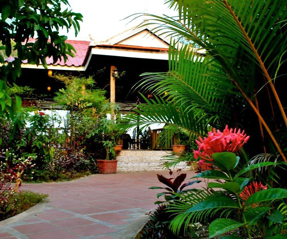 The River Lodge Kampot Buitenkant foto