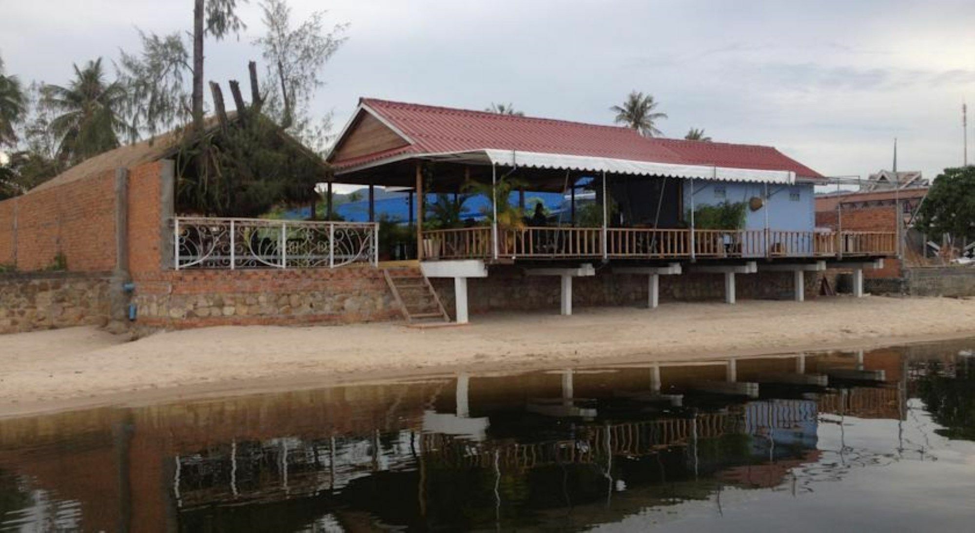 The River Lodge Kampot Buitenkant foto