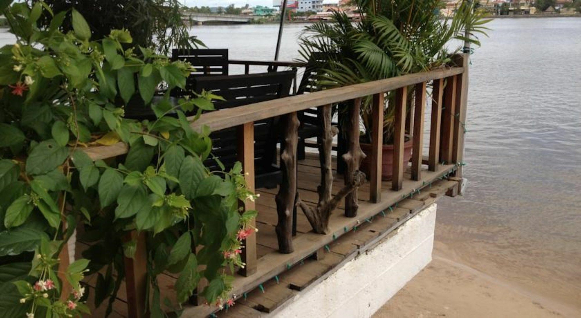 The River Lodge Kampot Buitenkant foto